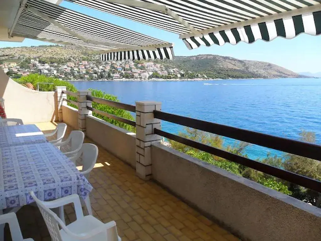 First Row To The Sea Apartment Trogir