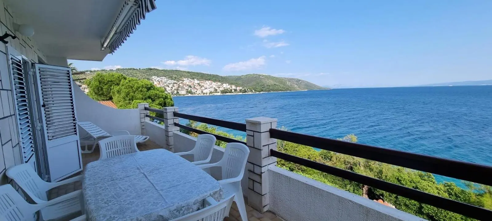 First Row To The Sea Apartment Trogir